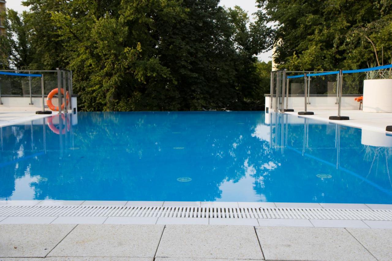 Nadmorskie Tarasy Park I Morze Kołobrzeg